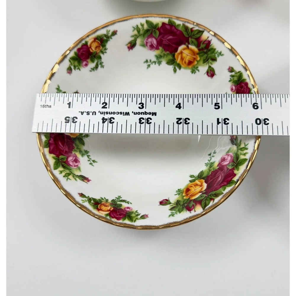 Royal Albert set four
